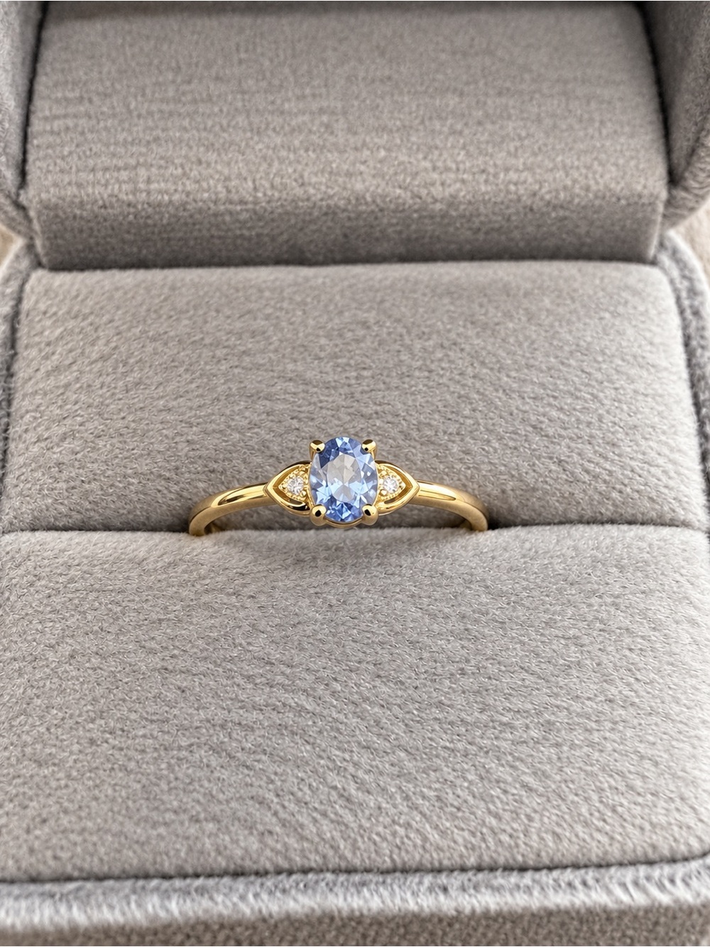 18k blue sapphire and Diamond Accent Ring - size 5